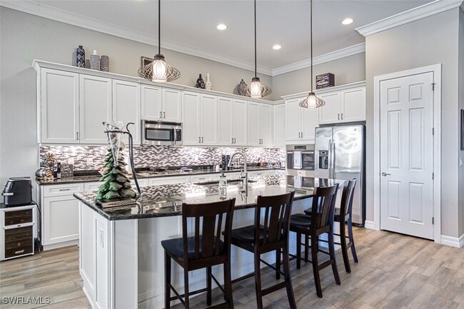 property at 13866 Woodhaven Cir