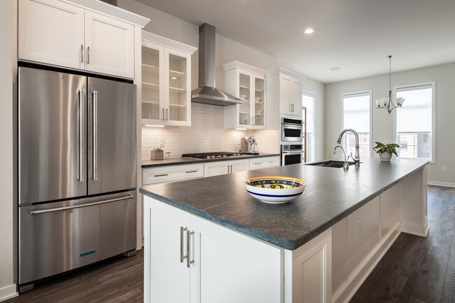 1770 Violet Ridge Pl in McLean, VA - Building Photo - Building Photo