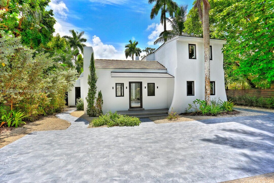 3573 Linden Ln in Miami, FL - Building Photo