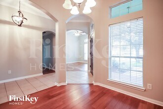 1118 Chase Park Dr in Bacliff, TX - Foto de edificio - Building Photo