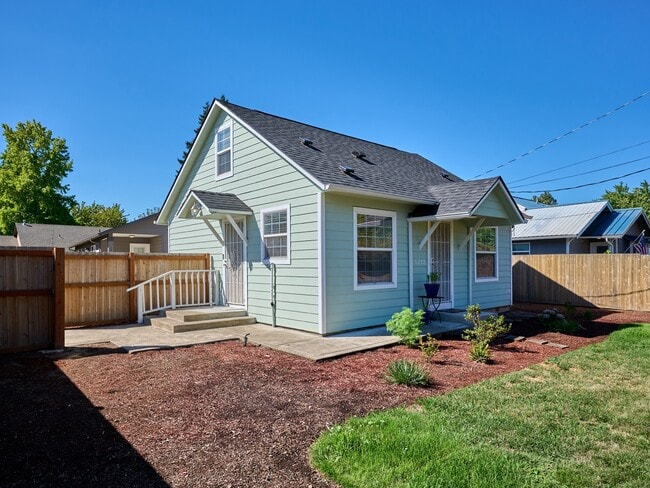 property at 1212 Alder Dr NE