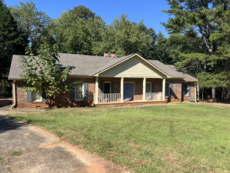 570 Grimes Pl in Roswell, GA - Building Photo