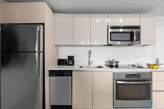 2602 E Hallandale Beach Blvd in Hallandale Beach, FL - Building Photo - Building Photo