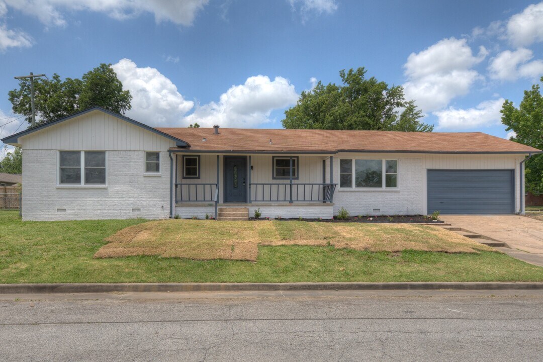 2508 S Irvington Ave in Tulsa, OK - Building Photo