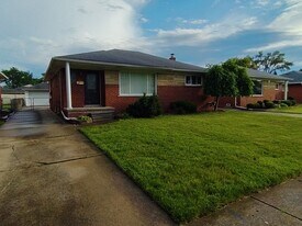 17696 Veronica Ave in Eastpointe, MI - Building Photo