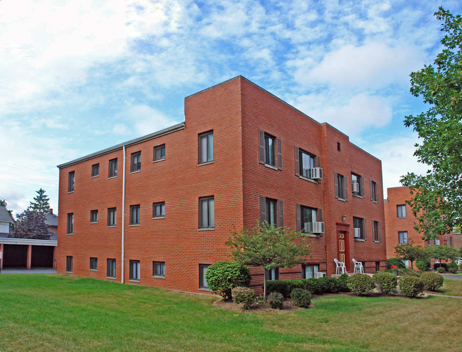 104 Lewiston Rd in Dayton, OH - Foto de edificio