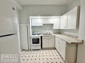 2341 N Commonwealth Ave, Unit 105 in Chicago, IL - Building Photo