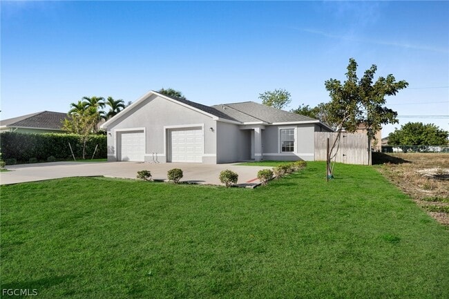 614 SW 3rd Ct in Cape Coral, FL - Building Photo - Building Photo