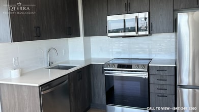 20 Meadowglen Pl in Toronto, ON - Building Photo - Building Photo