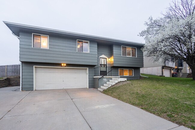5311 W Goodwin Cir in Lincoln, NE - Building Photo - Building Photo