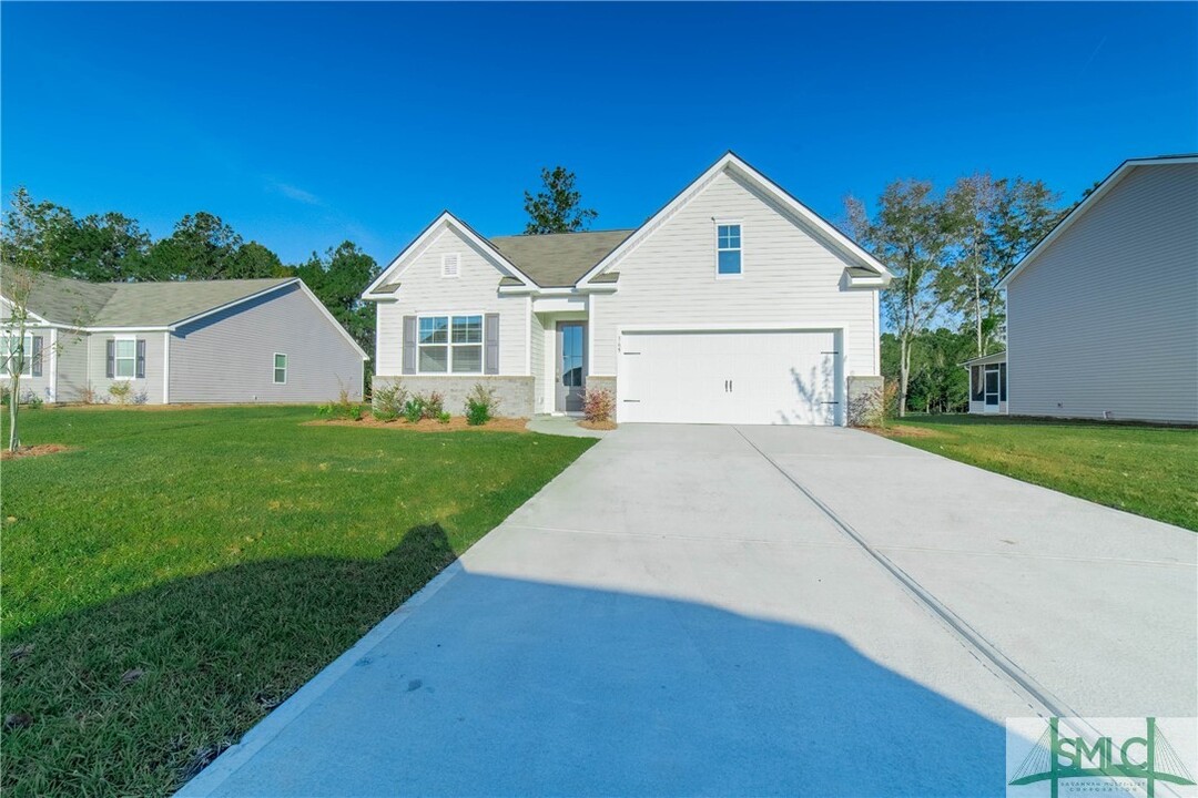 365 Hogan Dr in Richmond Hill, GA - Foto de edificio