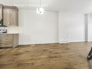 9473 Colak Ln SW in Edmonton, AB - Building Photo - Building Photo