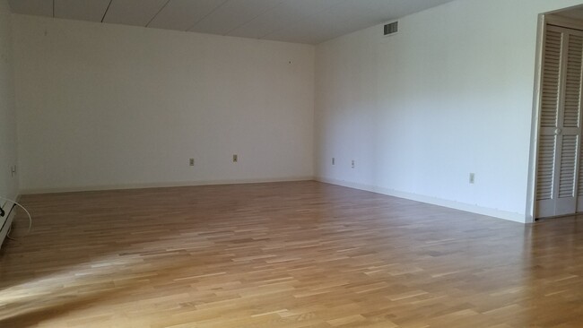 49 Angleside Rd, Unit 6 in Waltham, MA - Building Photo - Building Photo