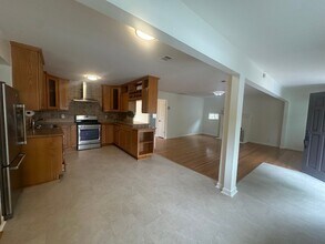 1320 Windermere Ave in Menlo Park, CA - Building Photo - Building Photo
