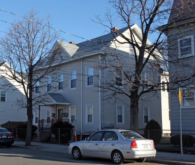 89 Tremont St in Everett, MA - Building Photo - Building Photo