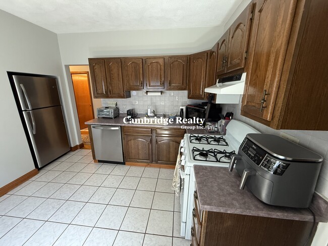 49 Curtis Ave, Unit 2T in Somerville, MA - Building Photo - Building Photo