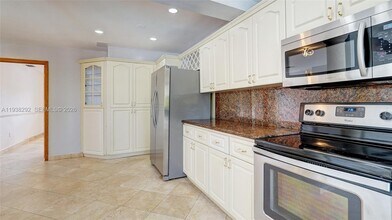 1299 W 77th St in Hialeah, FL - Building Photo - Building Photo