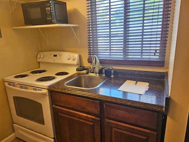 24036 Gemwood Dr in Lake Forest, CA - Foto de edificio - Building Photo