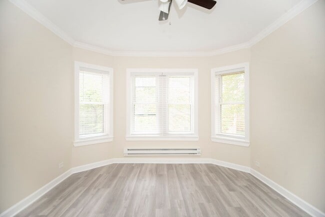 646 W Roscoe St in Chicago, IL - Foto de edificio - Building Photo