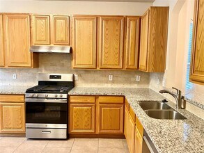 127 N Willow Point Cir in Spring, TX - Building Photo - Building Photo