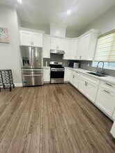 1318 S Kings Ct Dr in Anaheim, CA - Building Photo - Building Photo