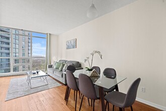 7524 Lake Shore Blvd W in Toronto, ON - Building Photo - Building Photo