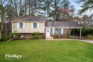 3327 Creekwood Dr in Rex, GA - Building Photo