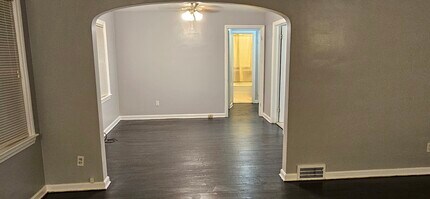 13590 Cedar Rd, Unit lower unit 1st floor in University Heights, OH - Foto de edificio - Building Photo