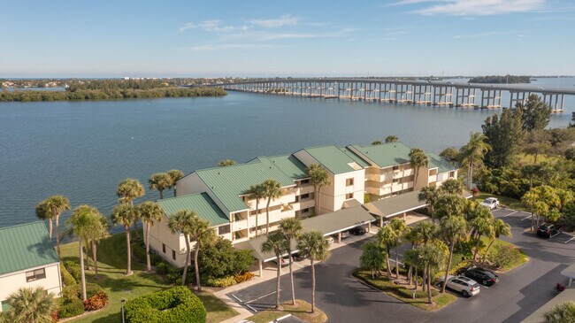 1820 Tarpon Ln in Vero Beach, FL - Building Photo - Building Photo