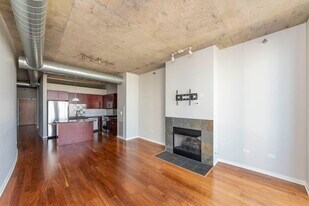 700 N Larrabee St in Chicago, IL - Building Photo