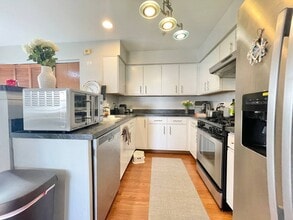 2565 Dickens Ct in Aurora, IL - Building Photo - Building Photo