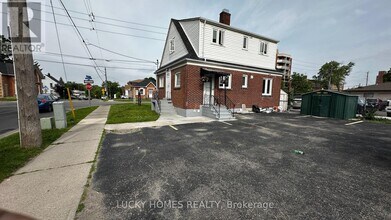 157 Centre St S in Oshawa, ON - Building Photo - Building Photo