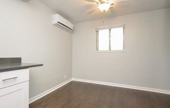 1141 Waukegan Rd in Deerfield, IL - Foto de edificio - Building Photo