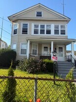 352 French St in Bridgeport, CT - Building Photo