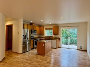 37404 Bay St NE in Hansville, WA - Building Photo - Building Photo