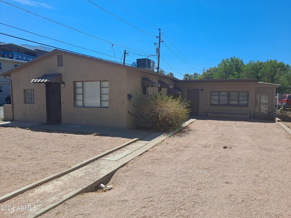 19 E 9th St in Tempe, AZ - Foto de edificio