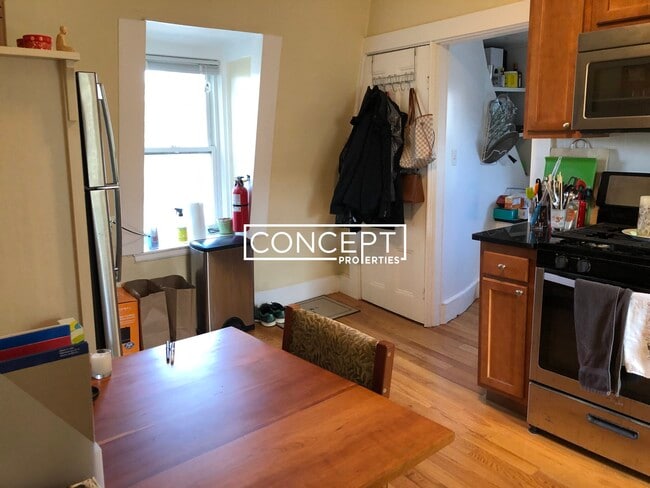 12 Claremon St, Unit 3 in Somerville, MA - Foto de edificio - Building Photo