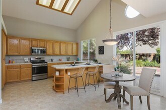 985 Sunnyside Ln in Tracy, CA - Building Photo - Building Photo
