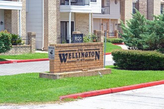 One Wellington Place in Beaumont, TX - Foto de edificio - Building Photo