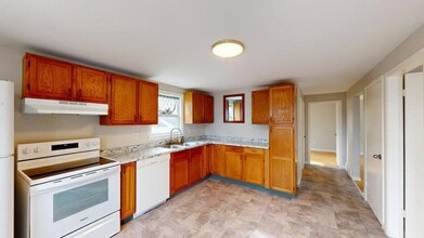 97 Linton St in Nashua, NH - Building Photo - Building Photo