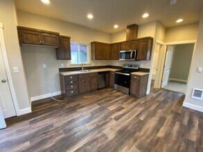 2155 NW 12th St in Redmond, OR - Building Photo - Building Photo