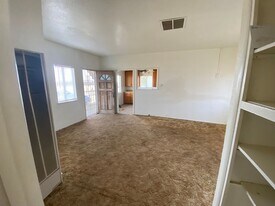 23611 Excelsior Ave in Riverdale, CA - Building Photo