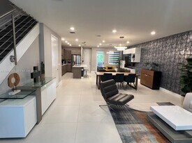 10355 NW 66th St in Doral, FL - Building Photo