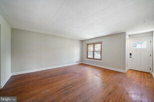 214 Maryland Ave in Oxford, PA - Building Photo