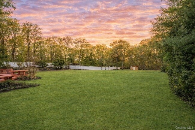 38 Arista Dr in Dix Hills, NY - Building Photo - Building Photo