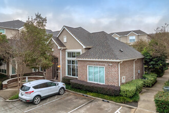 Memorial Bend Place Condominiums in Houston, TX - Building Photo - Building Photo