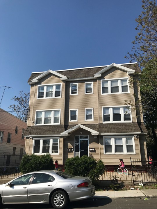 399-401 16th Ave in Irvington, NJ - Foto de edificio