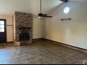 211 Chantilly Dr in Houma, LA - Foto de edificio - Building Photo