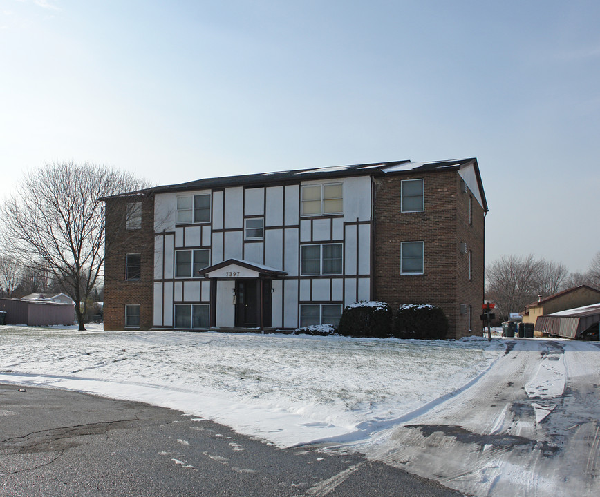 7397 Bonnie Pl in Youngstown, OH - Building Photo