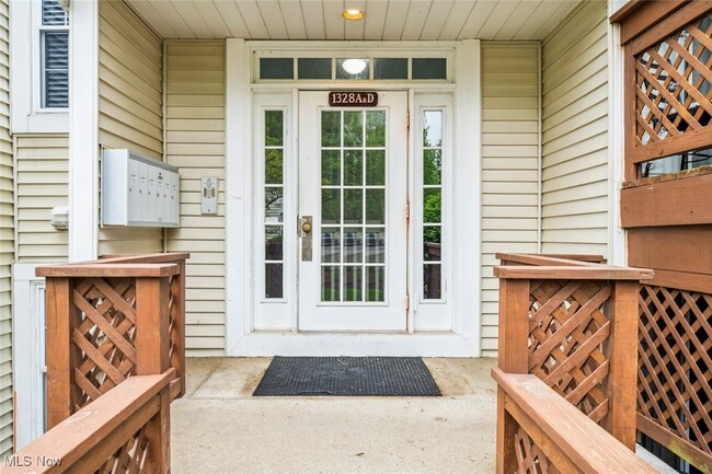1328 Cedarwood Dr in Westlake, OH - Building Photo - Building Photo